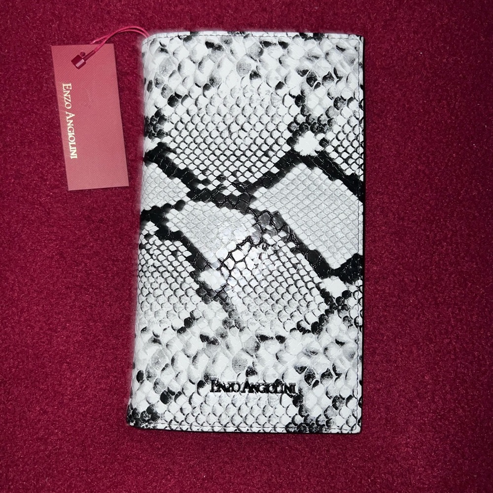 Enzo Angiolini Snakeskin Print Travel Wallet**NEW W/TAGS**